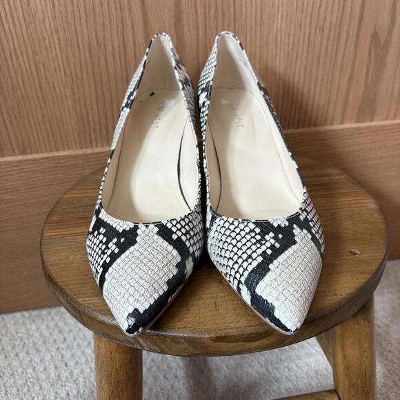 Nine West Issa Block Heel Snake Skin Patterned Pump Size: 9.5 - Picture 2 of 8